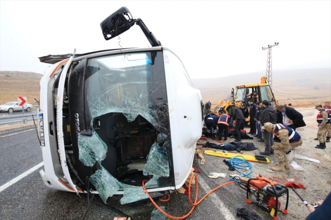 Malatya'da midibüs devrildi: 6 ölü, 16 yaralı